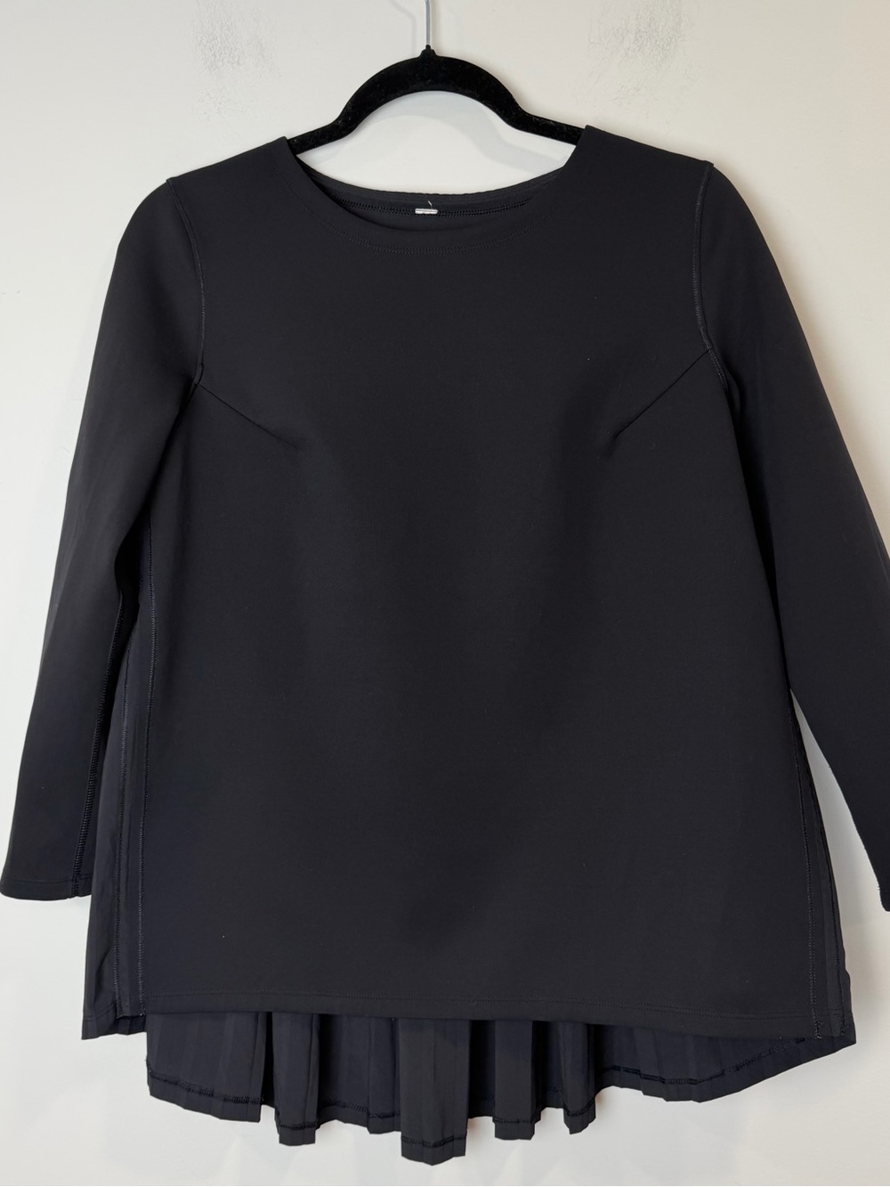 Lululemon Women Athletic Black Pleated Back Long Sleeve Top Size 8